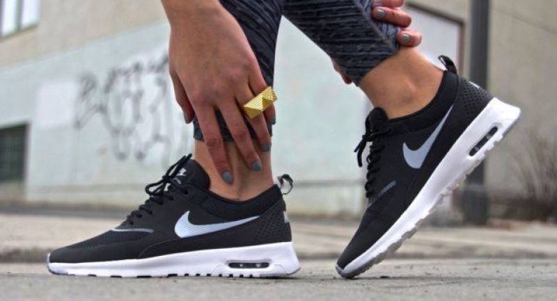 NIKE